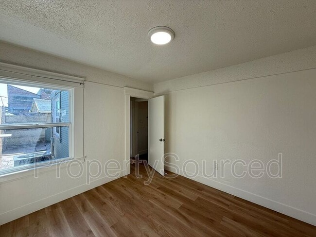 Building Photo - 940 N Sierra Nevada St