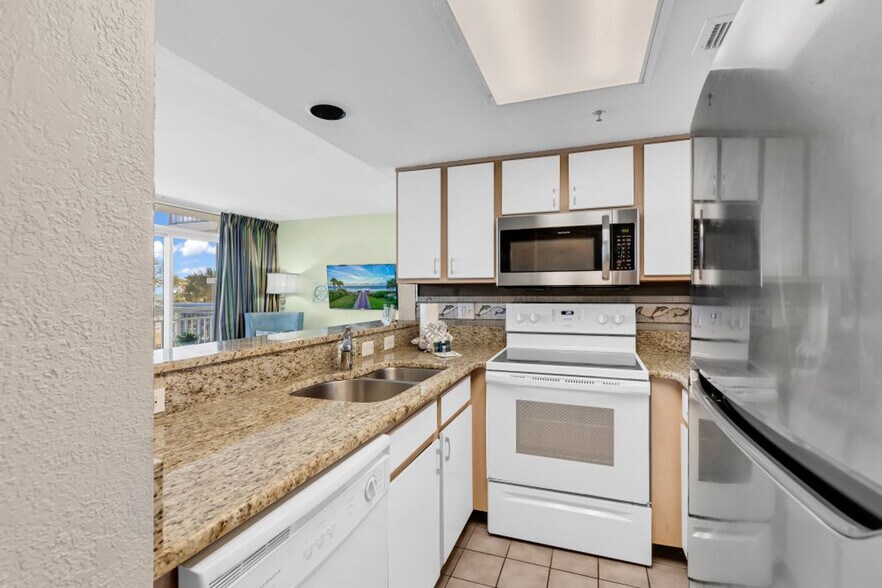 Building Photo - 1700 N Ocean Blvd