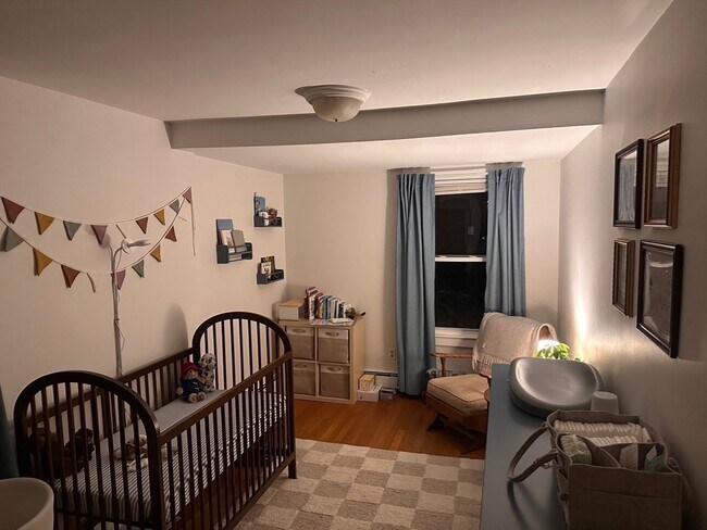 Building Photo - 82 Dustin St