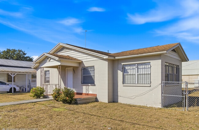 Building Photo - 1901 W La Salle St