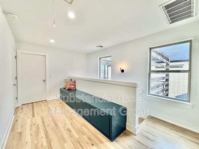 Building Photo - 2800 N McKinley Ave