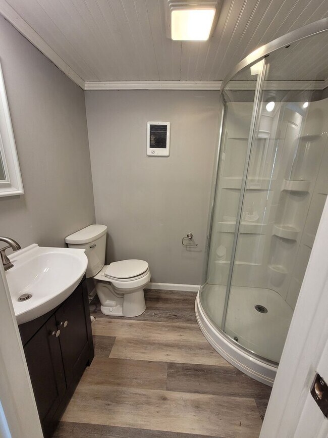 Building Photo - 127 Schoolhouse Rd