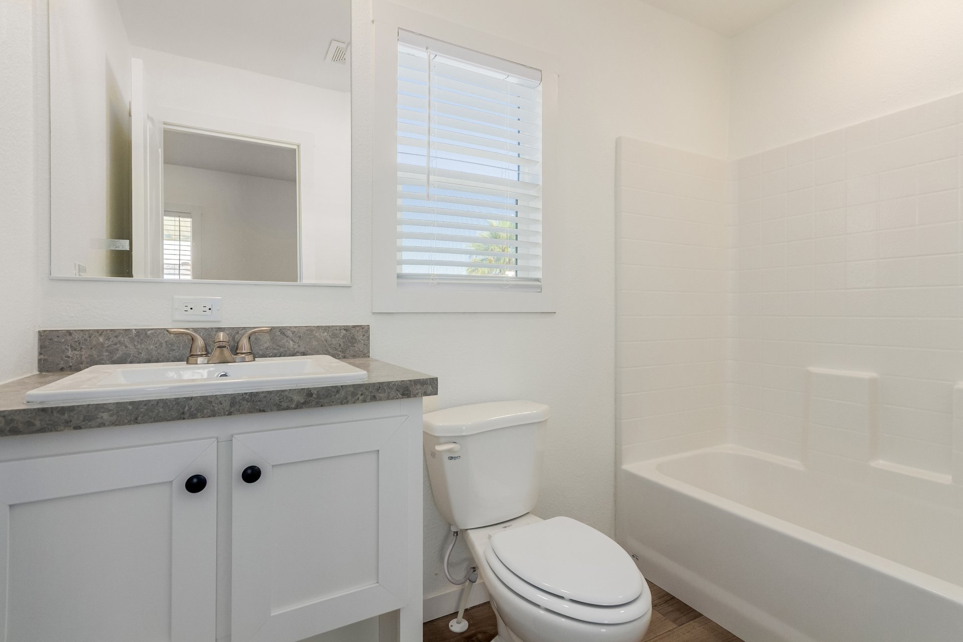 Building Photo - 5201 W Camelback Rd