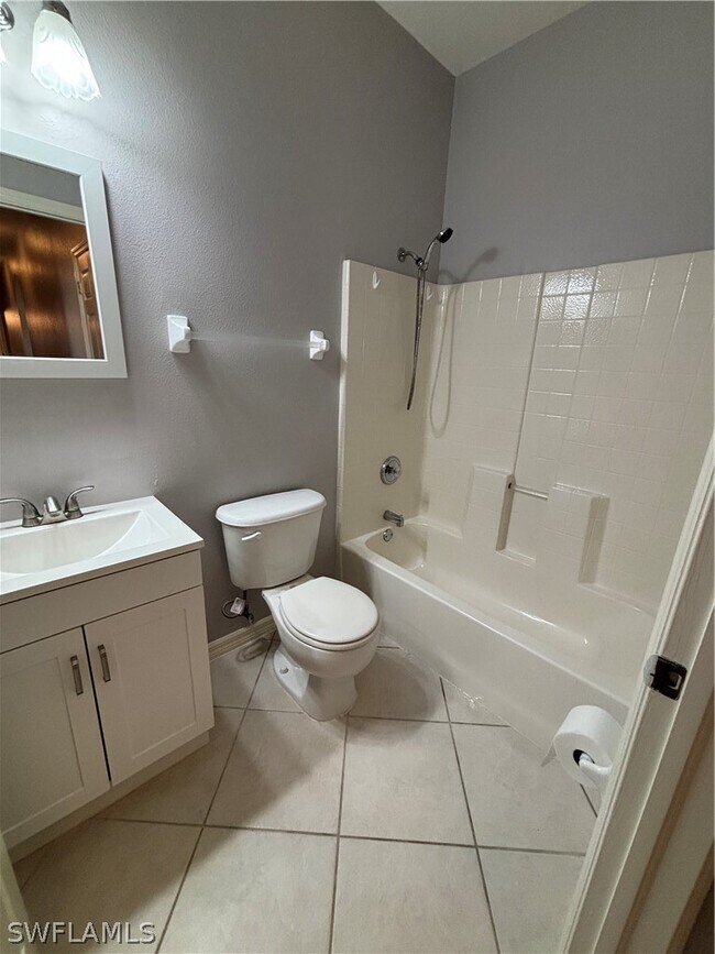 Building Photo - 2210 Grove Dr