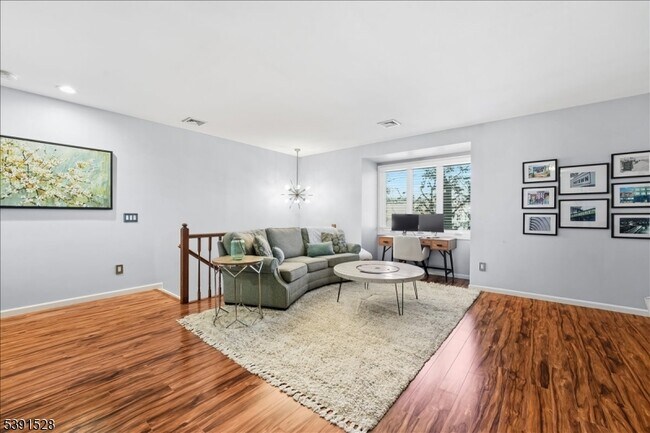 Building Photo - 58A Ridgedale Ave