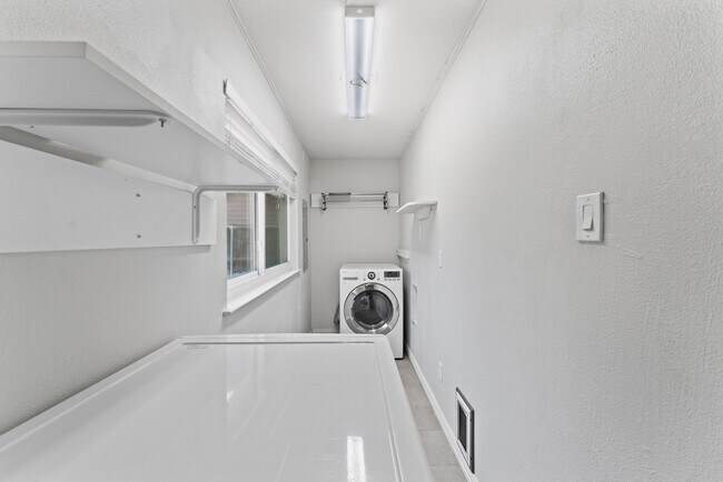 Building Photo - 13036 Glenside Dr