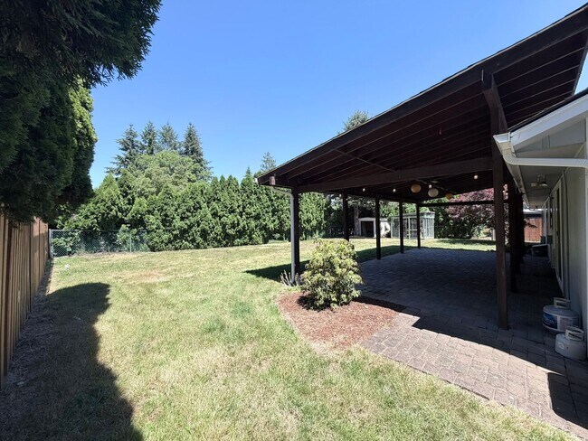 Building Photo - Well Maintained Three Bedroom Home in South Salem