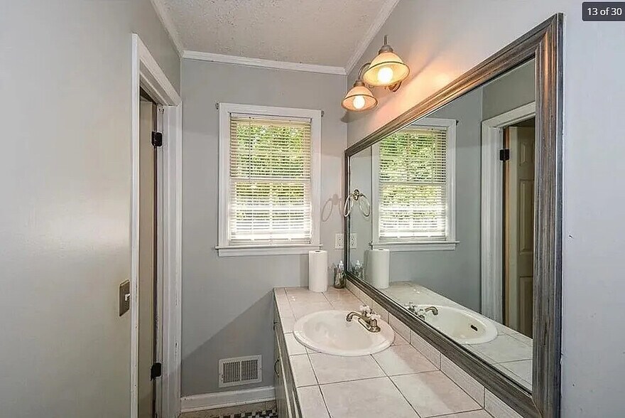 Building Photo - Room in House on Jacee Cir