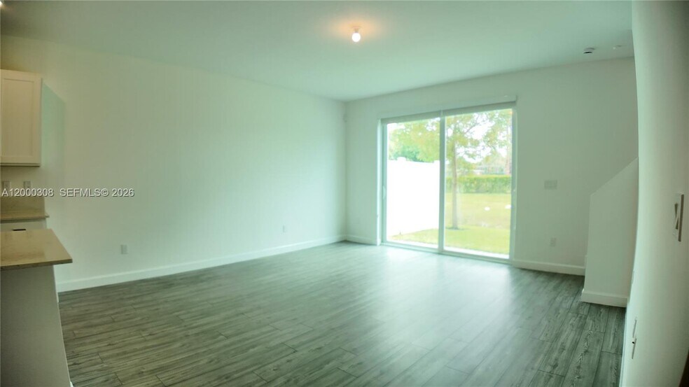 Building Photo - 4612 Hollister Ave