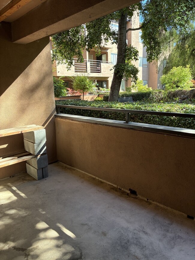 Building Photo - 39199 Guardino Dr