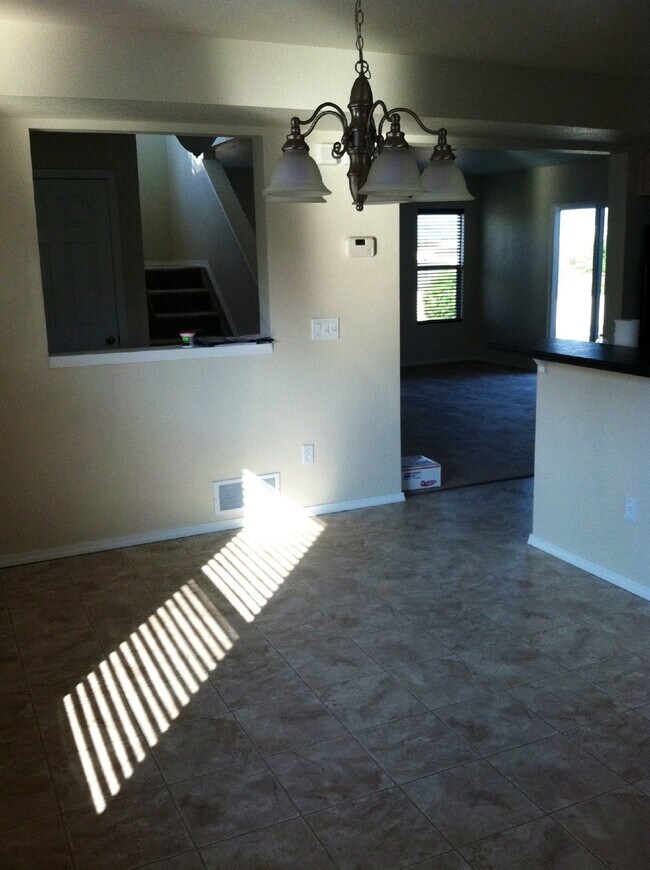 Building Photo - 3 bedroom - Menagerie