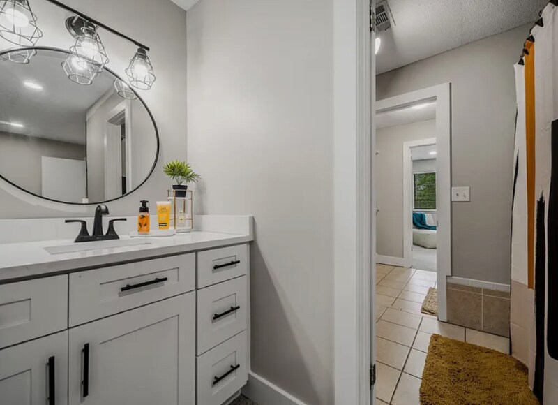 Building Photo - 301 Deerpoint Dr