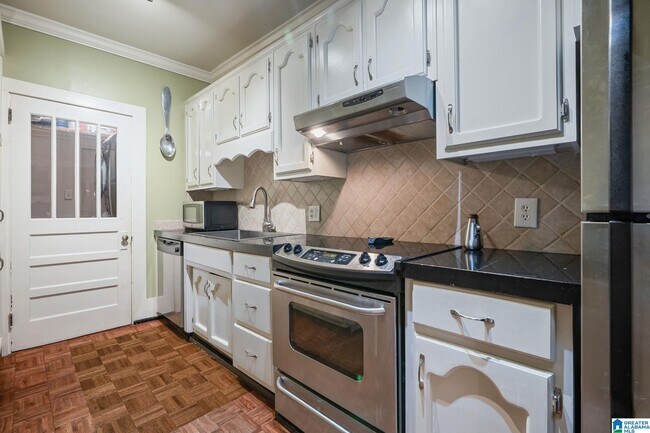 Building Photo - 3927 Clairmont Ave