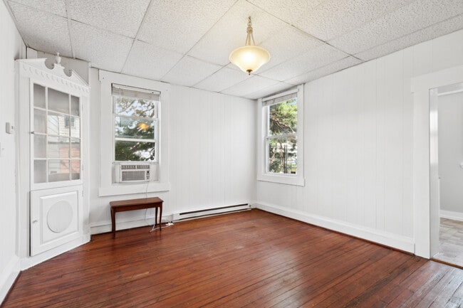 Building Photo - 700 E 36th St