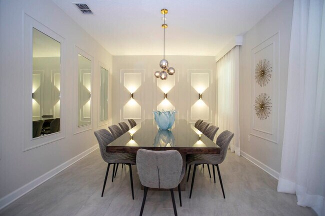 Building Photo - 2713 Bookmark Dr