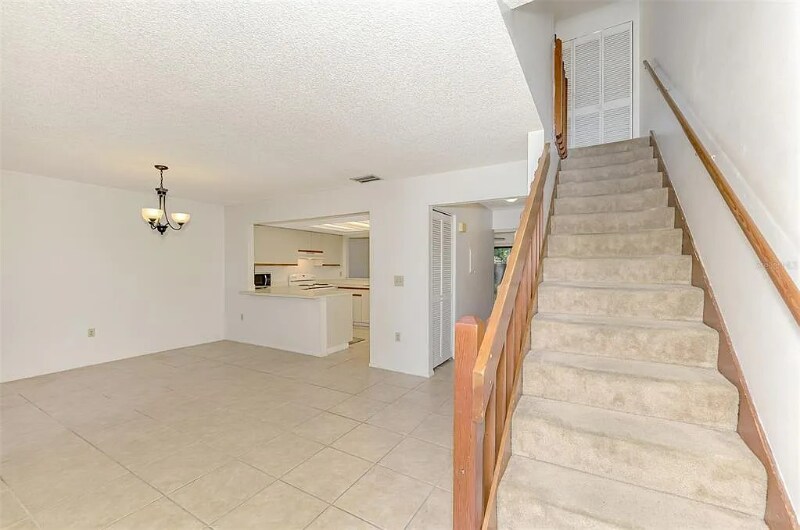Building Photo - 979 Sunridge Dr