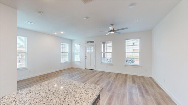 Building Photo - 2910 ELLE DR