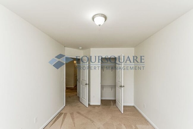 Building Photo - Townhome | Washer/ Dryer Included |Fenced ...