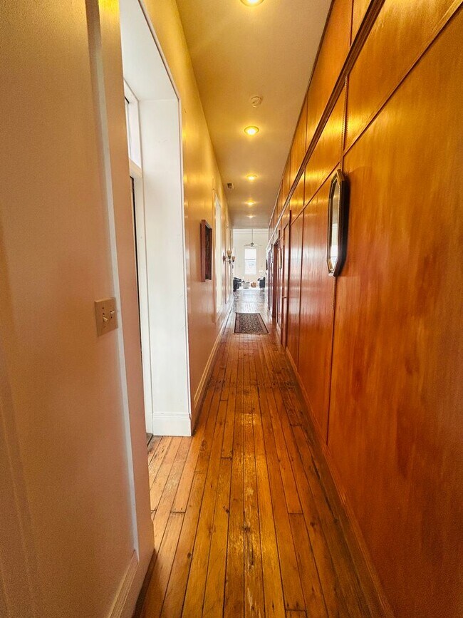 Building Photo - Madison Ave. Loft