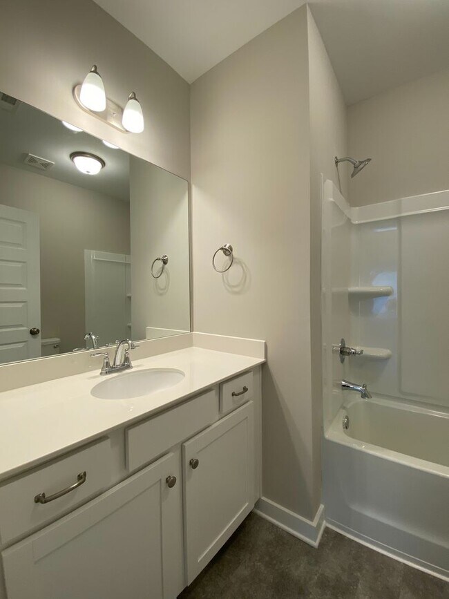 Building Photo - 65 Red Oak Ct