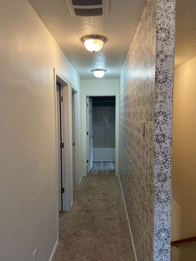 Building Photo - Wonderful 3B/2.5Ba Home that Backs to Peac...