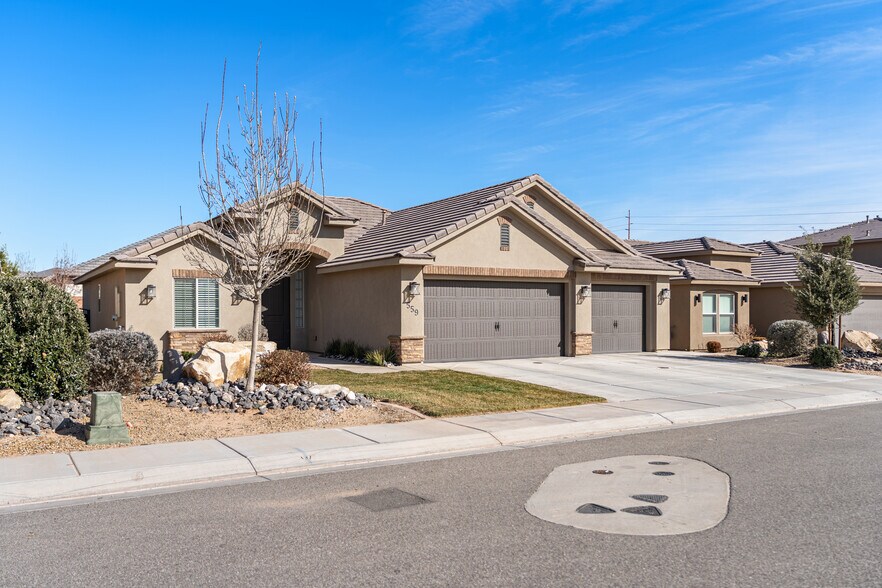 Building Photo - 559 S Ascend Dr