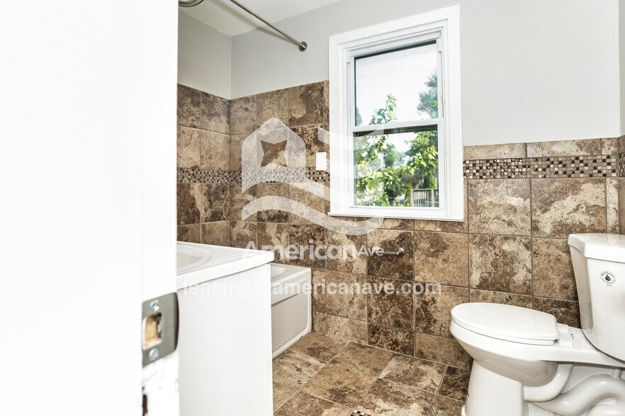 Building Photo - 4014 Somerset Ave