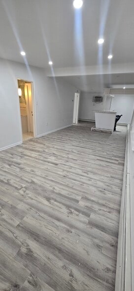 Bedroom #5/ game room - 949 E Walnut St