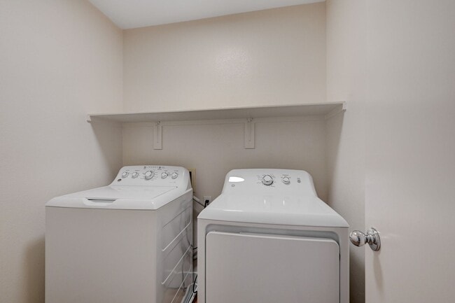 Building Photo - 9930 Stiges St