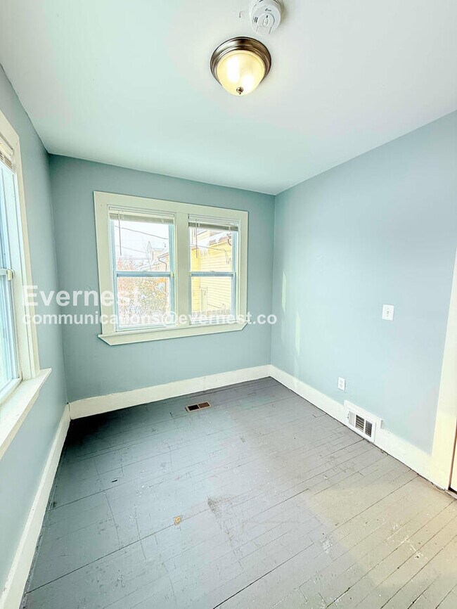 Building Photo - 2541 Monterey St