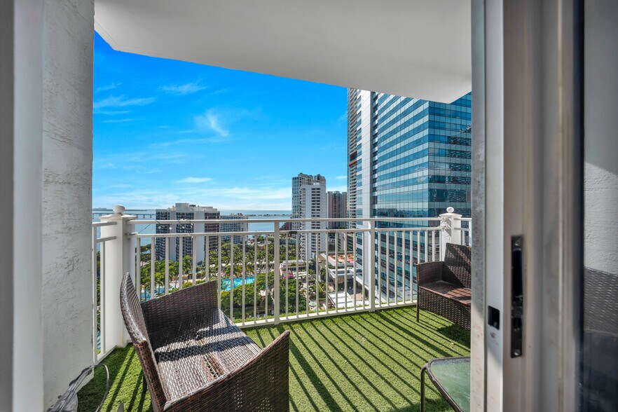 Building Photo - 185 SE 14th Ter