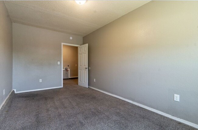 Building Photo - Rent to Own in Midwest City!