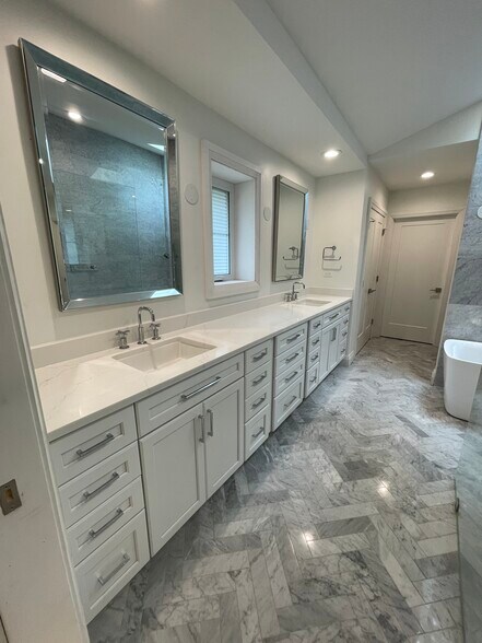 Building Photo - 905 Aurora Way