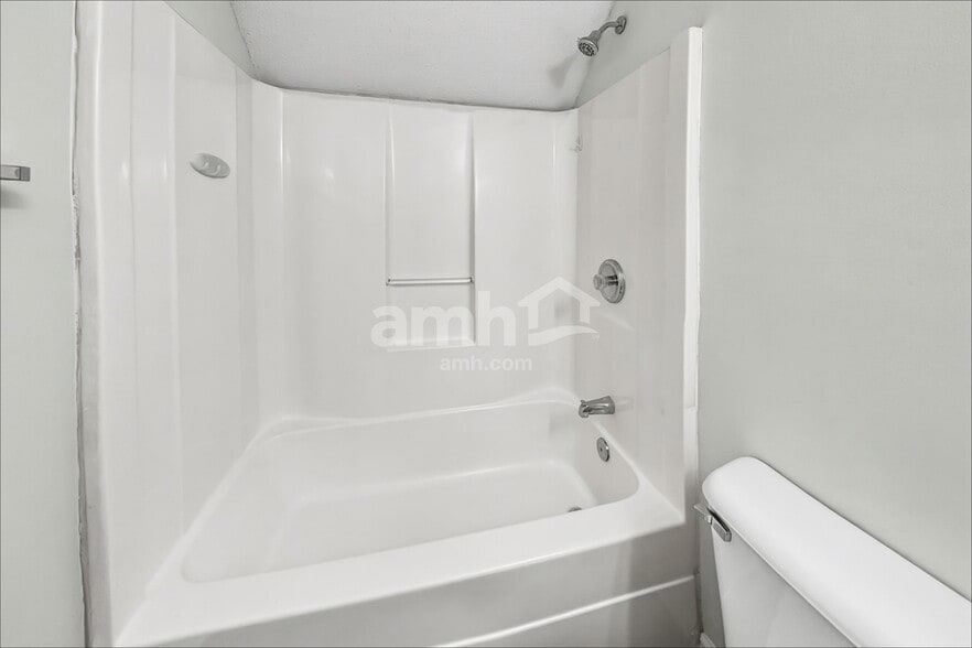 Building Photo - 4880 Manteo Ln