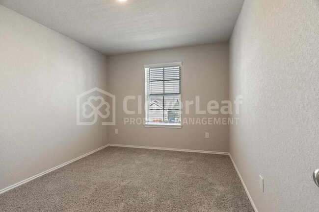 Building Photo - 2433 Ayers Dr