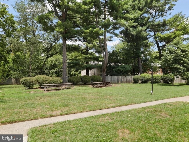 Building Photo - 477 Hampton Ct