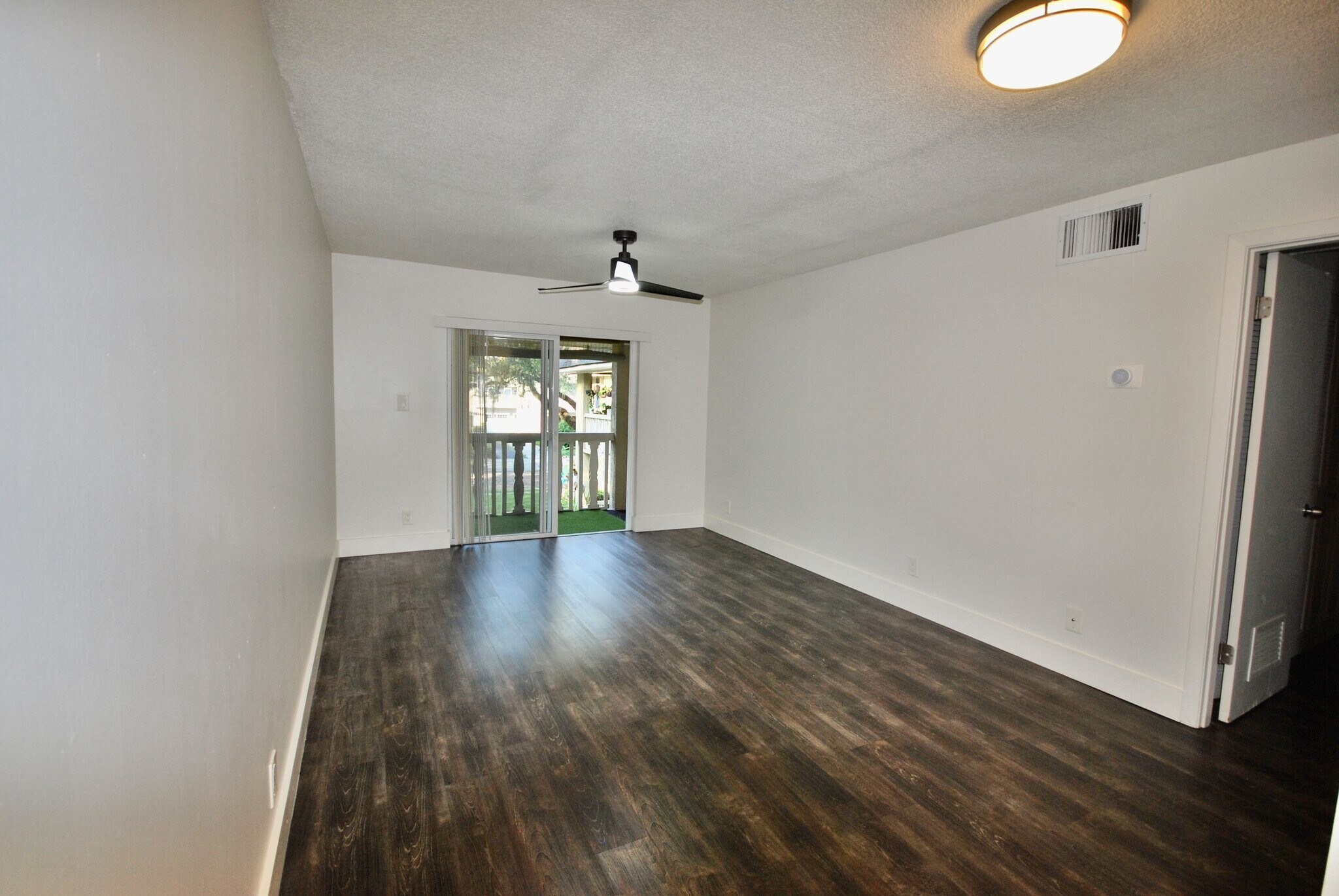 Building Photo - 637 Harwood St
