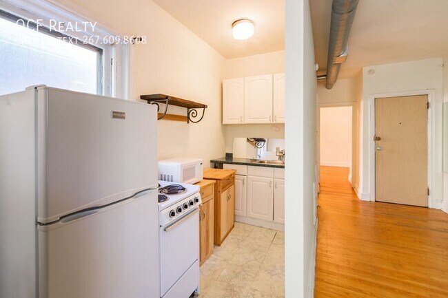 Building Photo - 4244 Spruce St