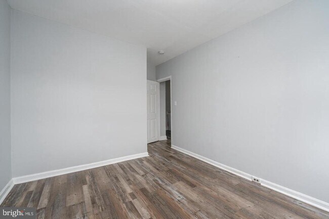 Building Photo - 3050 Mayfield Ave
