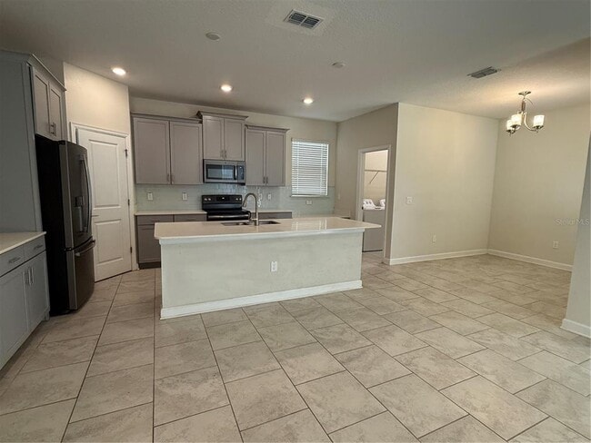 Building Photo - 9129 Pinch Shot Dr