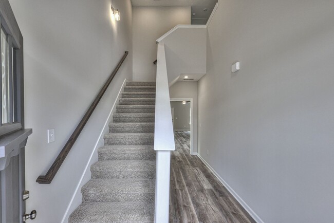 Building Photo - Beautiful NEW 3 Bed 2.5 Bath Townhome in M...