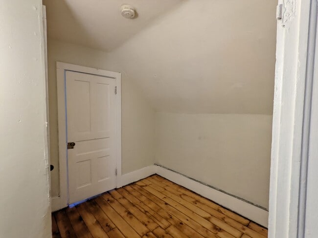 Building Photo - 720 Hill Ave