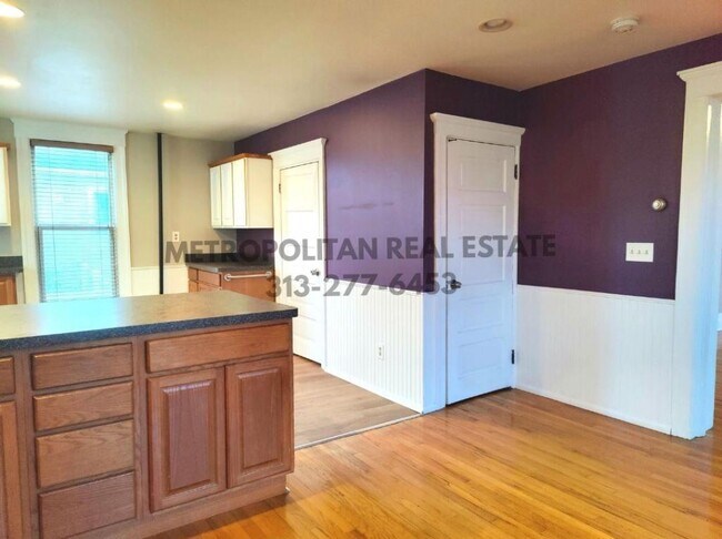 Building Photo - 205 Cedar St