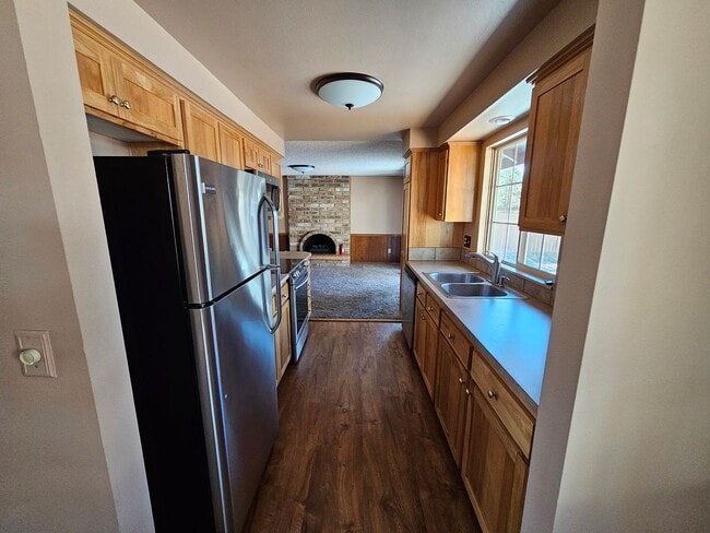 Building Photo - Roomy Ranch in Gladstone