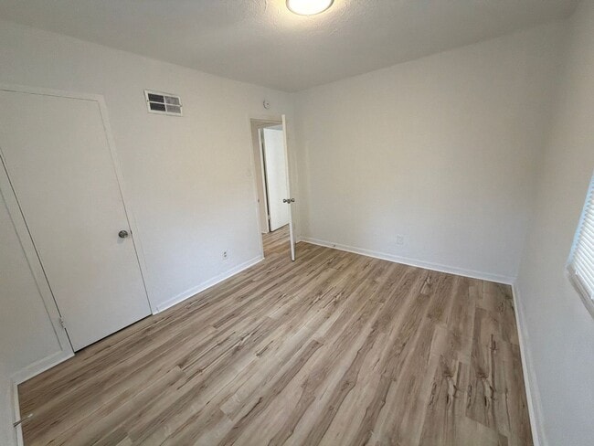 Building Photo - Newly Rehabbed 2 bed in Jennings