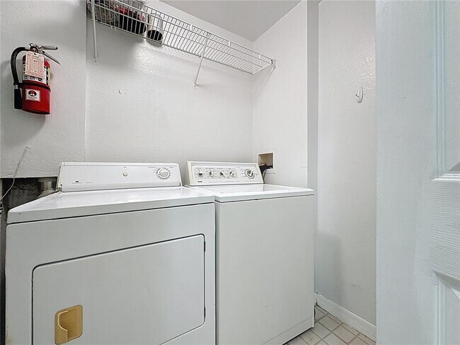 Building Photo - 3209 Parkchester Square Blvd