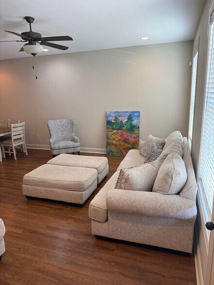 Building Photo - Eagle Ridge Townhome - Furnished Unit - Op...