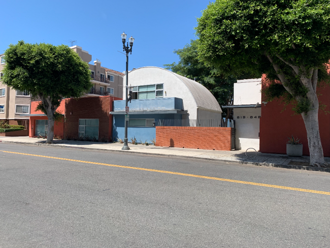 Building Photo - 827 Pine Ave
