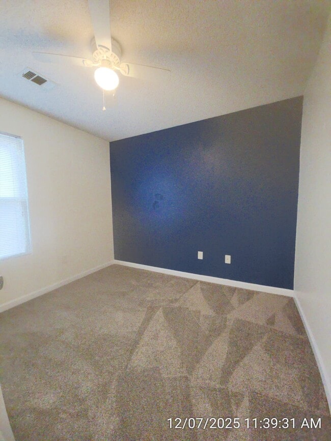 Building Photo - 323 Aubrey Ave