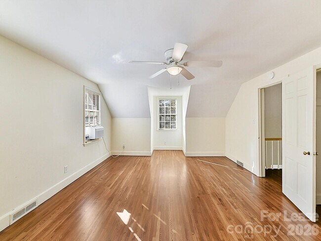 Building Photo - 711 Mt Vernon Ave